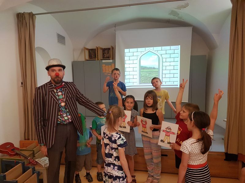 Közös játék a gyerekekkel az előadáson